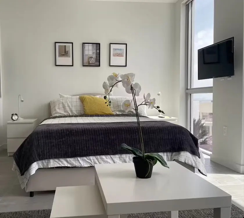 Sleeping and living space in Downtown Miami studio 1513